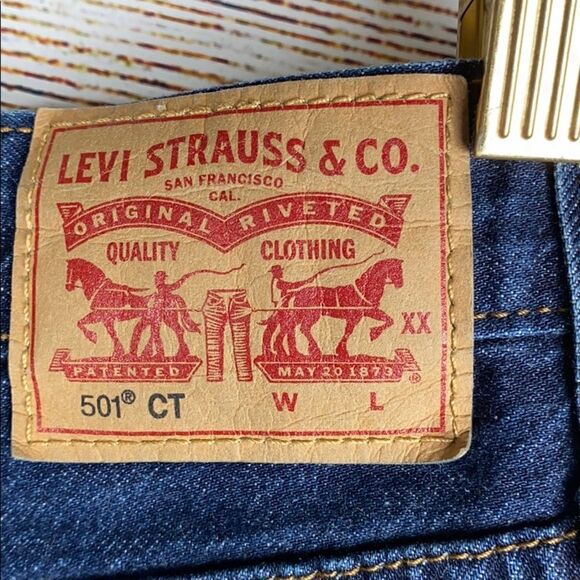 NWOT Levi’s 501 Blue Button Fly Shorts Roll Hem W27 - Picture 5 of 9